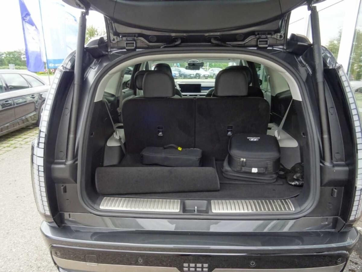 Hyundai IONIQ 9 6-Sitzer (MY26) 110 kWh (307 PS) AWD UNIQ Panorama-Glas-Schiebedach, Relax-Paket