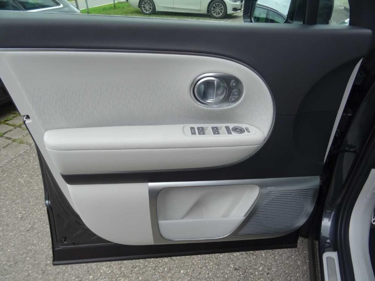 Hyundai IONIQ 9 6-Sitzer (MY26) 110 kWh (307 PS) AWD UNIQ Panorama-Glas-Schiebedach, Relax-Paket