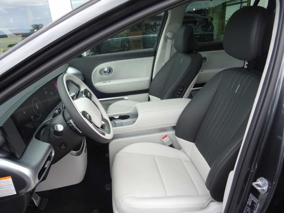 Hyundai IONIQ 9 6-Sitzer (MY26) 110 kWh (307 PS) AWD UNIQ Panorama-Glas-Schiebedach, Relax-Paket