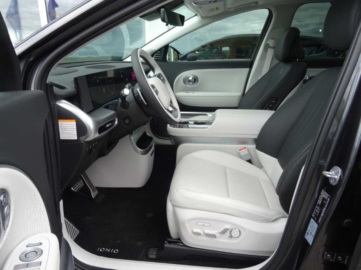 Hyundai IONIQ 9 6-Sitzer (MY26) 110 kWh (307 PS) AWD UNIQ Panorama-Glas-Schiebedach, Relax-Paket