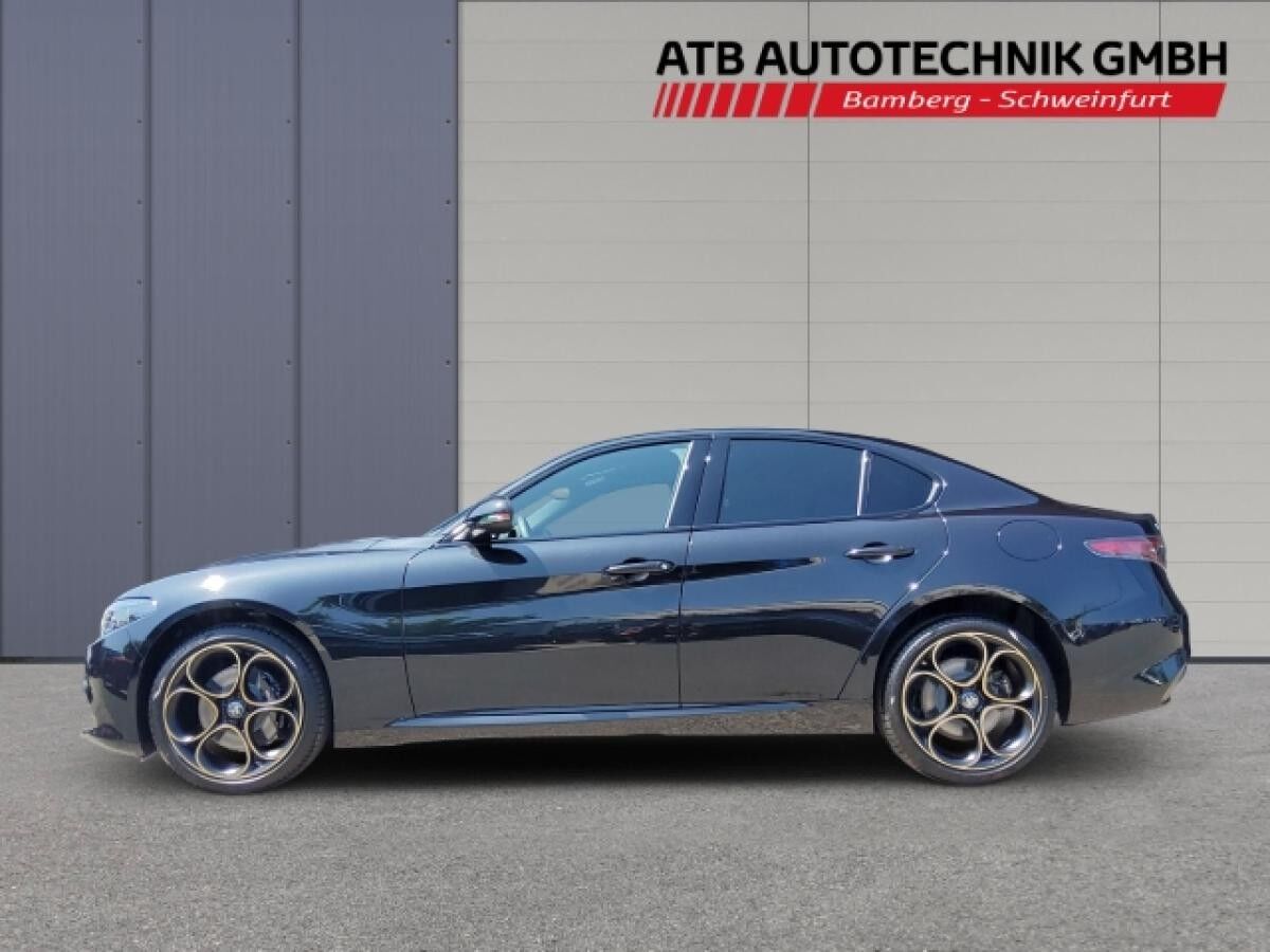 Alfa Romeo Giulia Benzin Intensa, Navi, Leder, Totwinkel, SHZ. Black Deal, Gewerbe