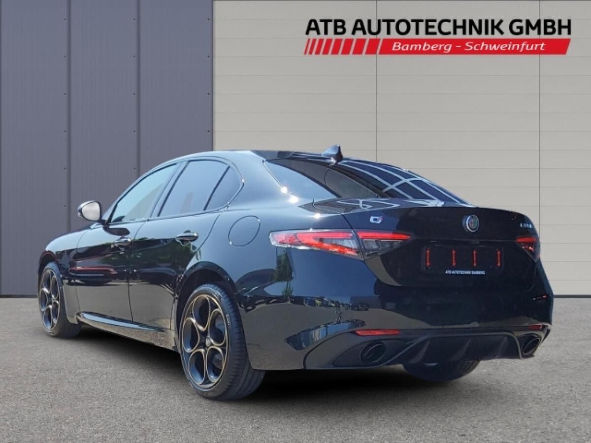 Alfa Romeo Giulia Benzin Intensa, Navi, Leder, Totwinkel, SHZ. Black Deal, Gewerbe