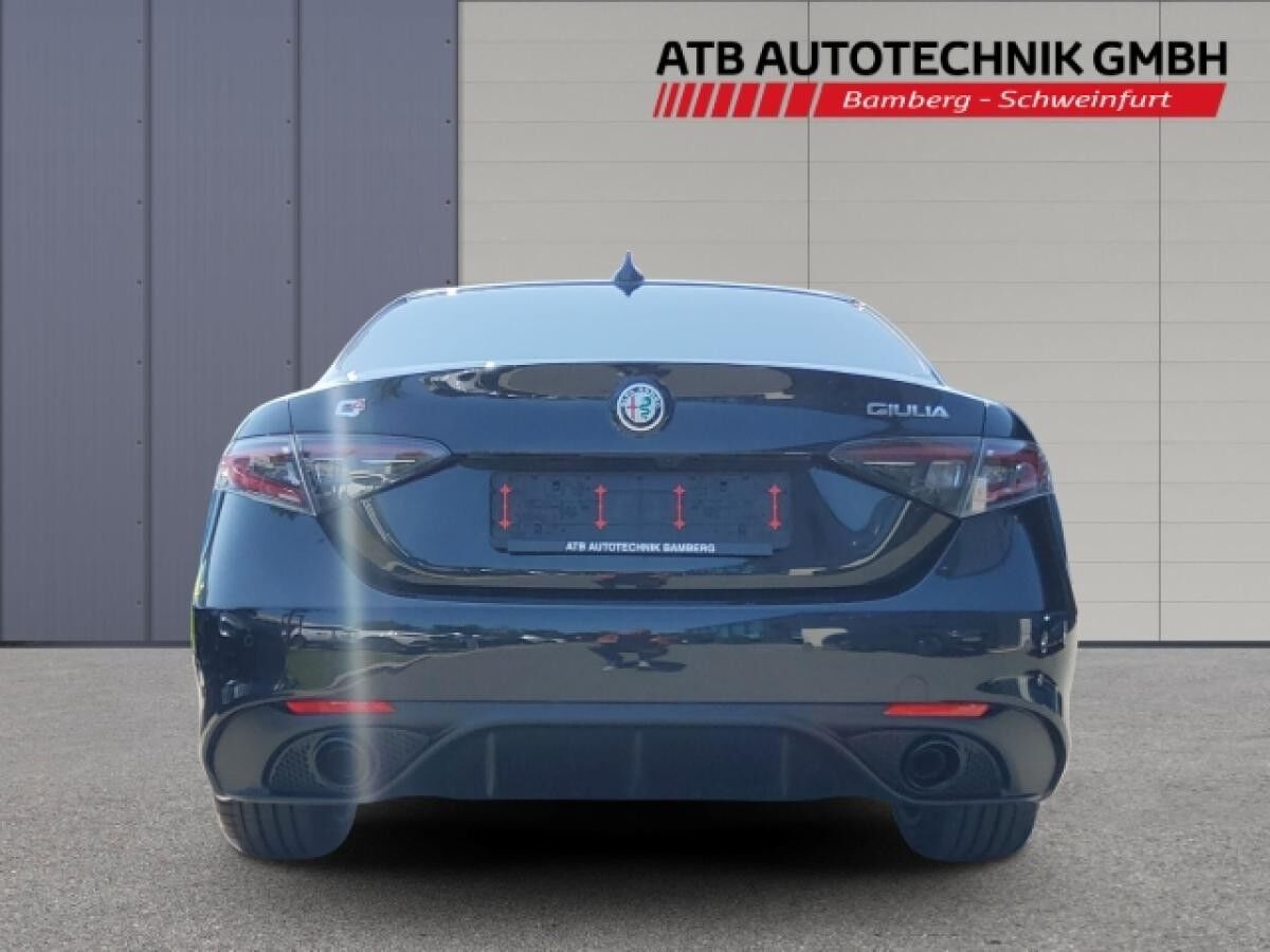 Alfa Romeo Giulia Benzin Intensa, Navi, Leder, Totwinkel, SHZ. Black Deal, Gewerbe