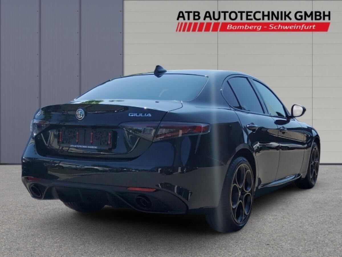 Alfa Romeo Giulia Benzin Intensa, Navi, Leder, Totwinkel, SHZ. Black Deal, Gewerbe