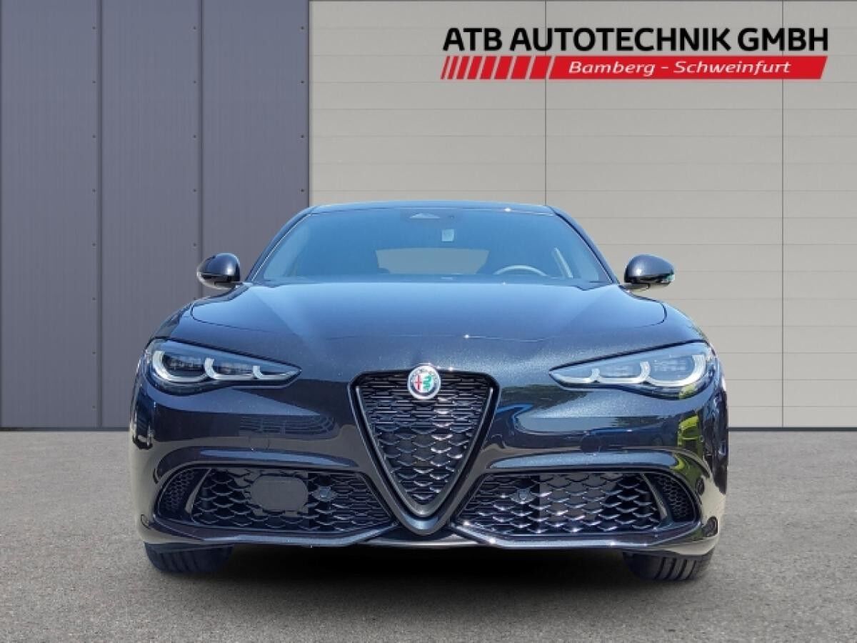 Alfa Romeo Giulia Benzin Intensa, Navi, Leder, Totwinkel, SHZ. Black Deal, Gewerbe