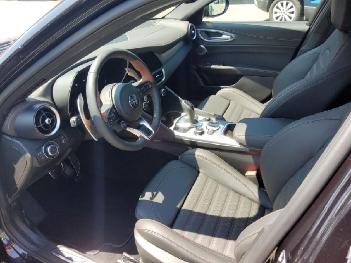 Alfa Romeo Giulia Benzin Intensa, Navi, Leder, Totwinkel, SHZ. Black Deal, Gewerbe