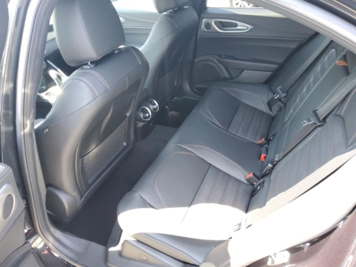 Alfa Romeo Giulia Benzin Intensa, Navi, Leder, Totwinkel, SHZ. Black Deal, Gewerbe