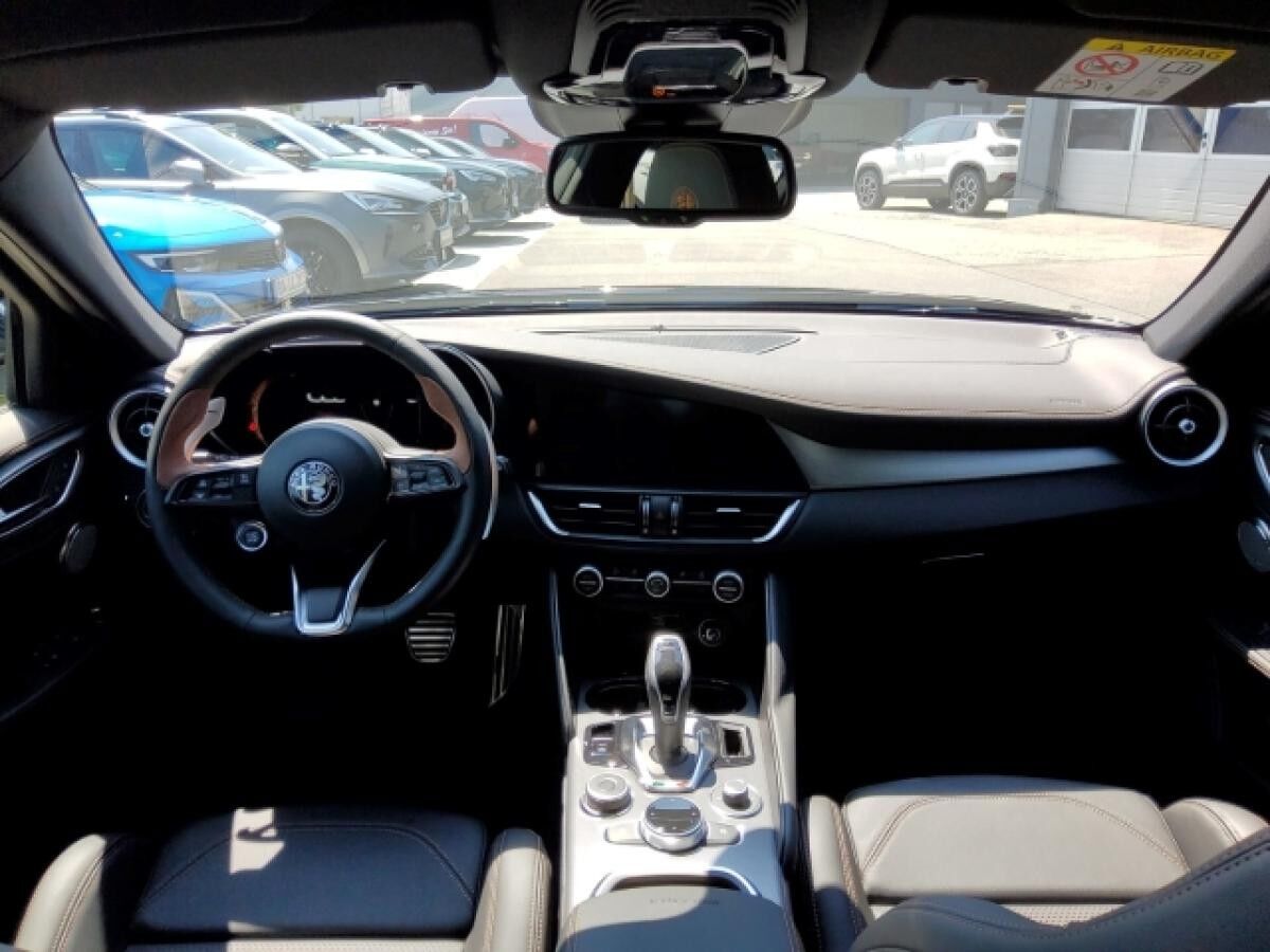 Alfa Romeo Giulia Benzin Intensa, Navi, Leder, Totwinkel, SHZ. Black Deal, Gewerbe