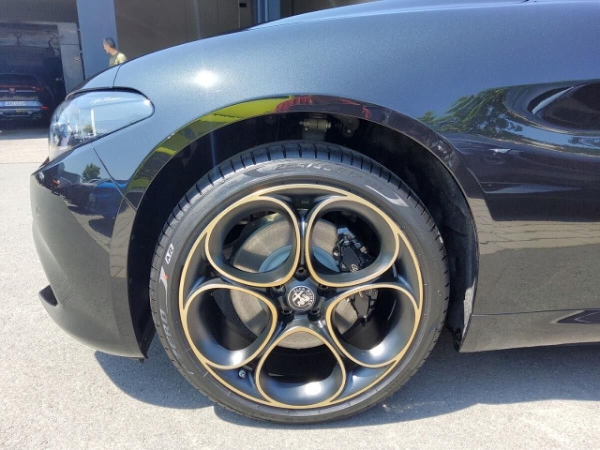 Alfa Romeo Giulia Benzin Intensa, Navi, Leder, Totwinkel, SHZ. Black Deal, Gewerbe