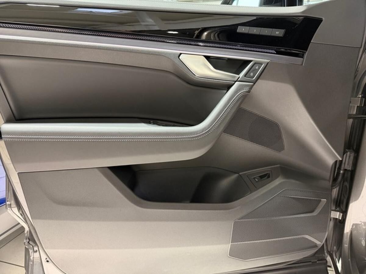 Volkswagen Touareg 3.0TDI 4M R-Line AHK+HUD+PANO+STDHZ+22"+