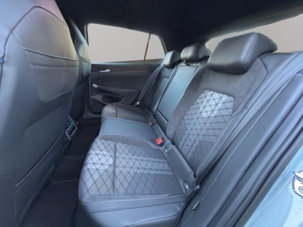 Volkswagen Golf R-Line 1.5 eTSI DSG,AHK,ACC,IQ.LIGHT,RFK,NAVI