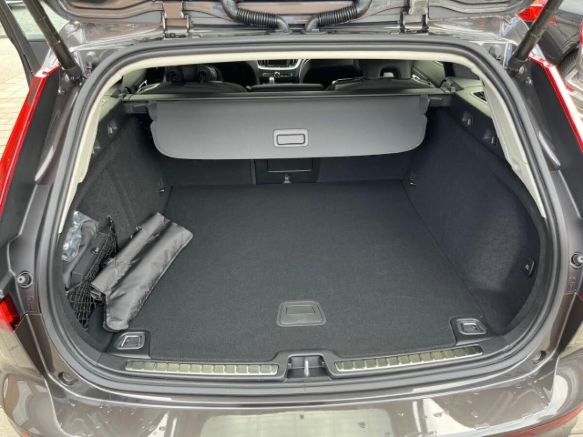 Volvo V60 Kombi Benzin EU6d B4 Core MHEV Navi Kamera