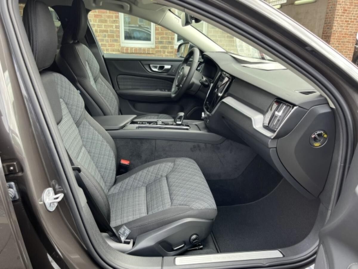 Volvo V60 Kombi Benzin EU6d B4 Core MHEV Navi Kamera