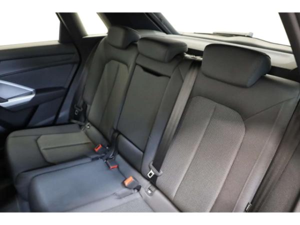 Audi Q3 35 TDI Advanced AHK/RFK/19''/NAV/Virt