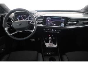 Audi Q4 e-tron e-tron 45 S line 20''/P-Dach/W-Pumpe/RFK