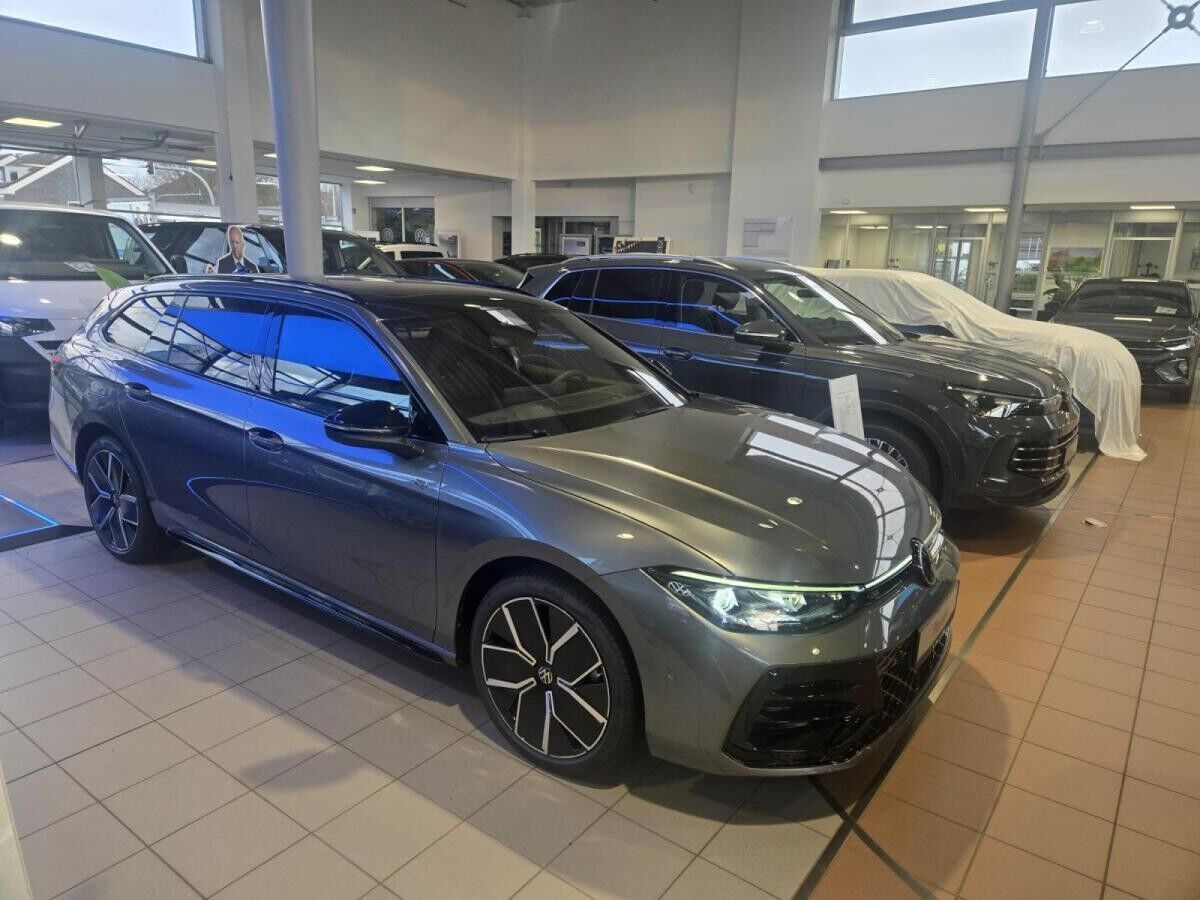 Volkswagen Passat R-Line "Signature" Hybrid //SOFORT VERF.// 272PS - mit 0,5% versteuern, HUD, Leder, LED, Kamera usw. Volkswagen Passat R-Line "Signature" Hybrid //SOFORT VERF.// 272PS - mit 0,5% versteuern, HUD, Leder, LED, Kamera usw.