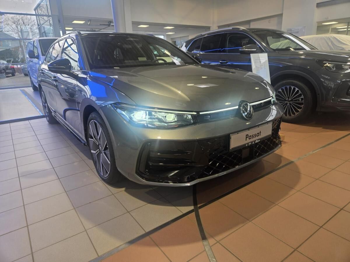 Volkswagen Passat R-Line "Signature" Hybrid //SOFORT VERF.// 272PS - mit 0,5% versteuern, HUD, Leder, LED, Kamera usw. Volkswagen Passat R-Line "Signature" Hybrid //SOFORT VERF.// 272PS - mit 0,5% versteuern, HUD, Leder, LED, Kamera usw.
