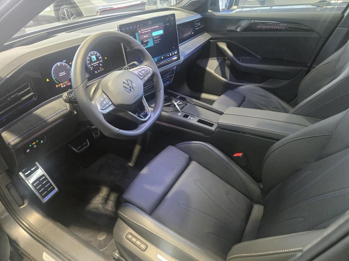 Volkswagen Passat R-Line "Signature" Hybrid //SOFORT VERF.// 272PS - mit 0,5% versteuern, HUD, Leder, LED, Kamera usw. Volkswagen Passat R-Line "Signature" Hybrid //SOFORT VERF.// 272PS - mit 0,5% versteuern, HUD, Leder, LED, Kamera usw.