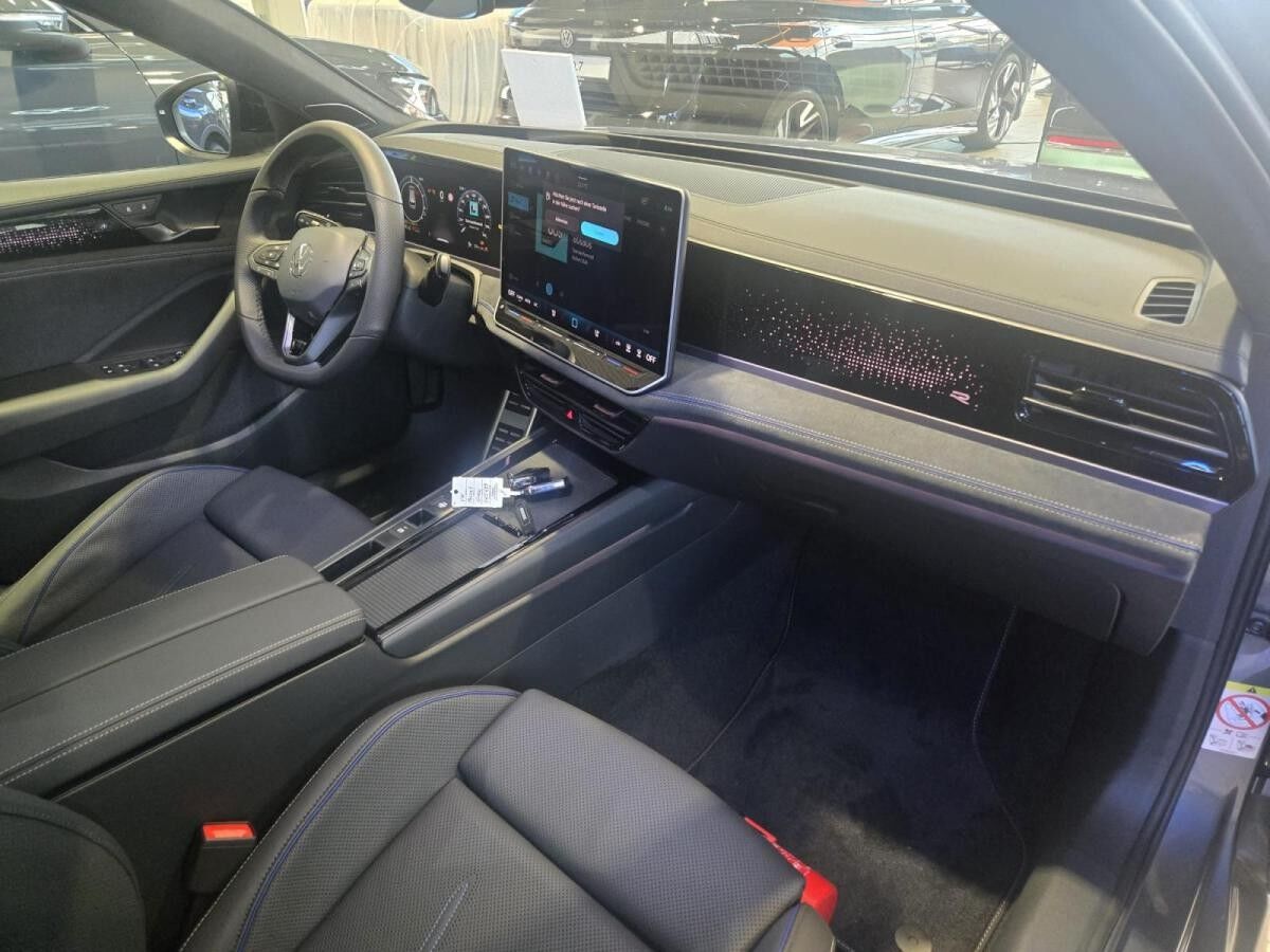 Volkswagen Passat R-Line "Signature" Hybrid //SOFORT VERF.// 272PS - mit 0,5% versteuern, HUD, Leder, LED, Kamera usw. Volkswagen Passat R-Line "Signature" Hybrid //SOFORT VERF.// 272PS - mit 0,5% versteuern, HUD, Leder, LED, Kamera usw.