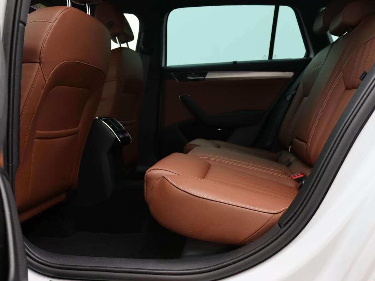 Skoda Superb Combi L&K 2.0 TDI DSG / Matrix, 360°, AHK