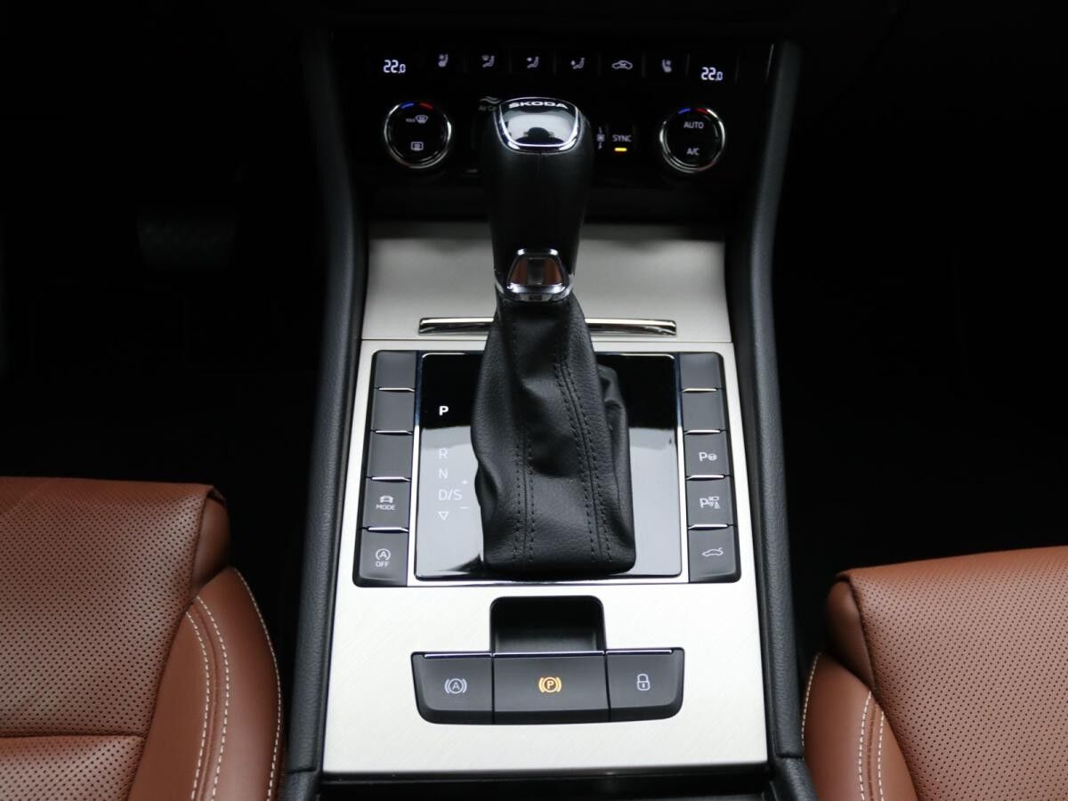 Skoda Superb Combi L&K 2.0 TDI DSG / Matrix, 360°, AHK