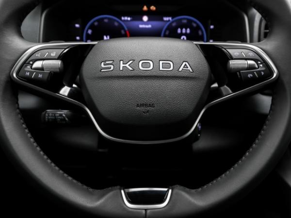 Skoda Karoq Tour 1.5 TSI AHK Navi Kamera ACC