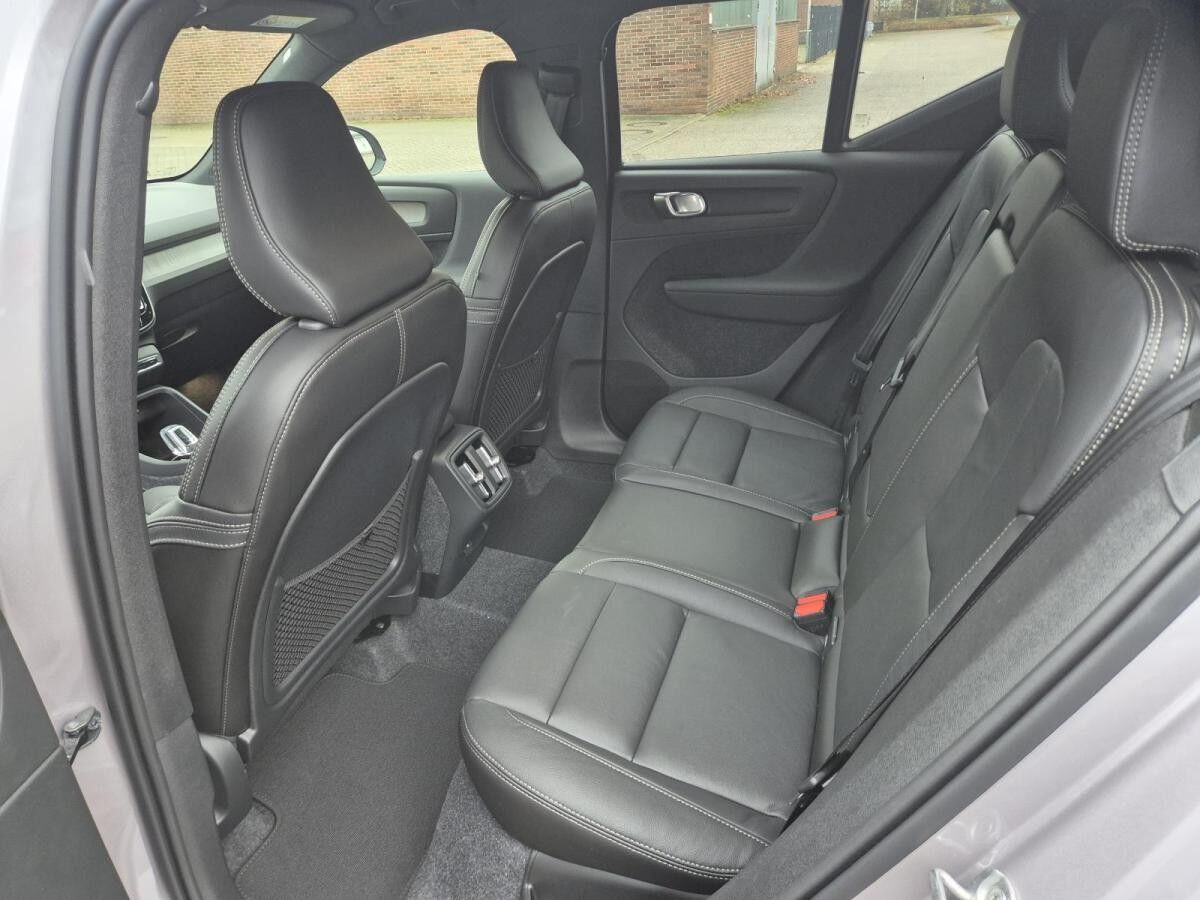 Volvo XC40 B3 Plus Dark*SOFORT VERFÜGBAR*NUR FÜR GEWERBEKUNDEN*