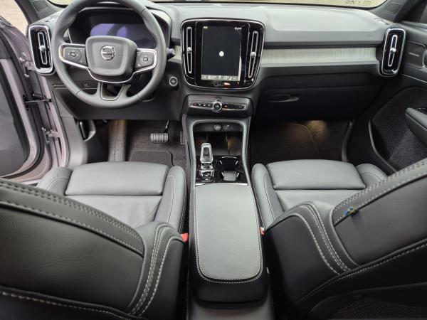 Volvo XC40 B3 Plus Dark*SOFORT VERFÜGBAR*NUR FÜR GEWERBEKUNDEN*