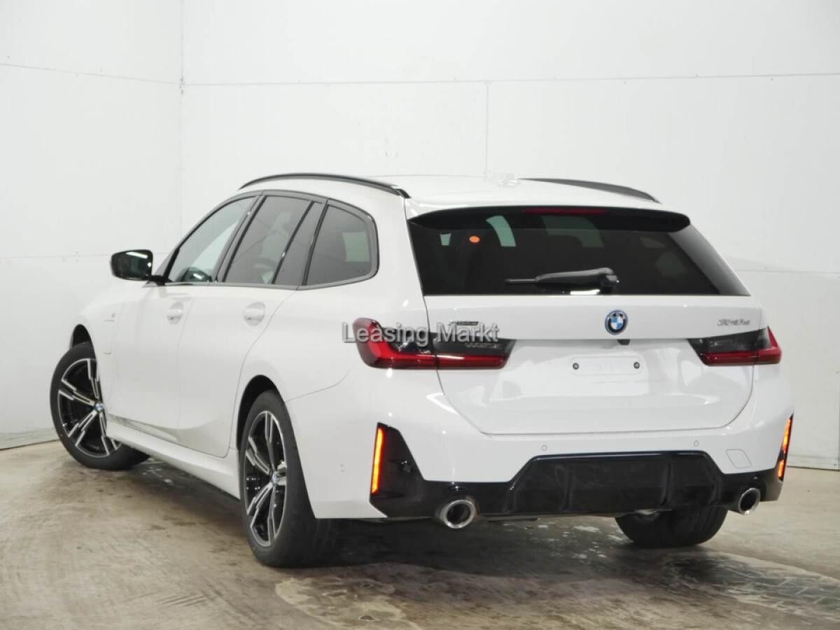 BMW 330 330e xDrive Touring M Sportpaket +Panorama +AHK