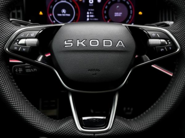 Skoda Superb Combi Sportline 2.0 TDI 4x4 AHK Pano Navi Kamera