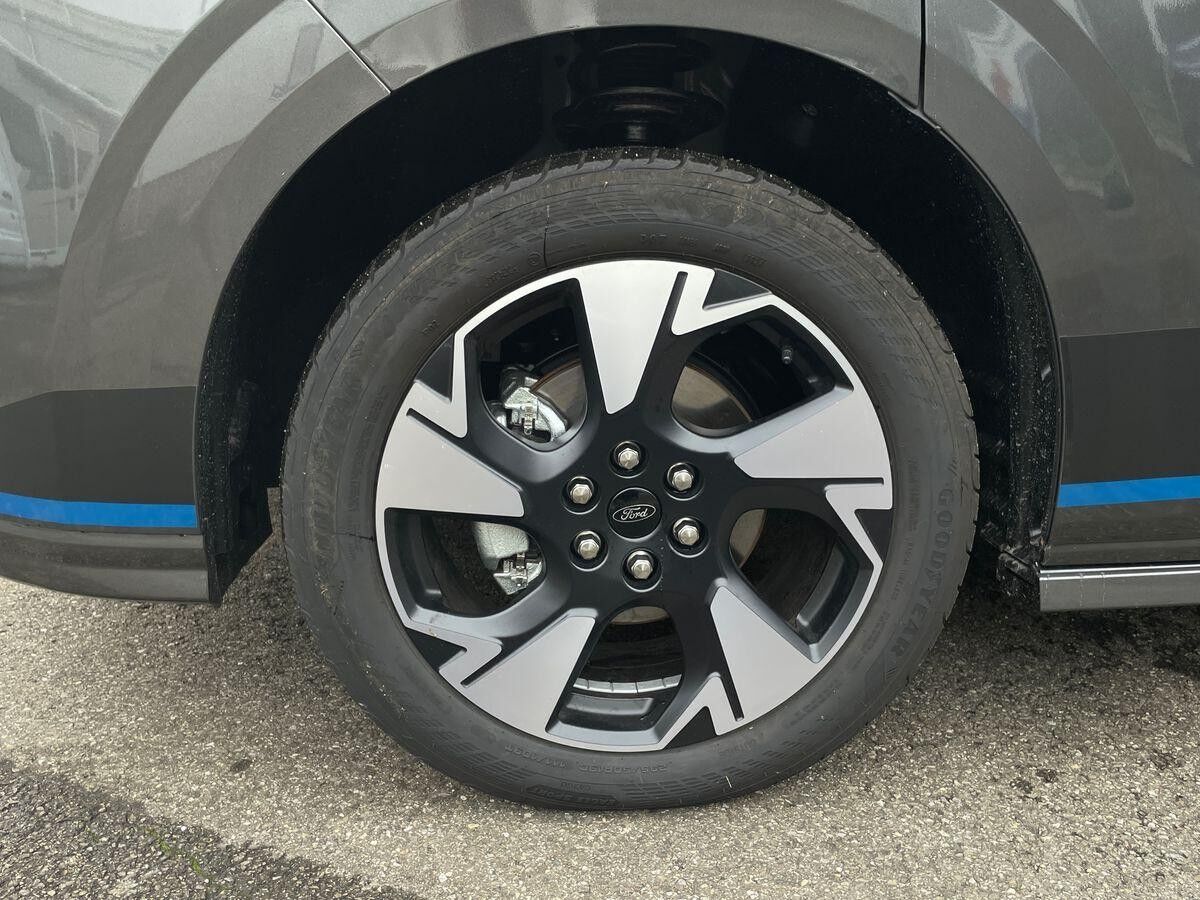 Ford Tourneo Sport BEV