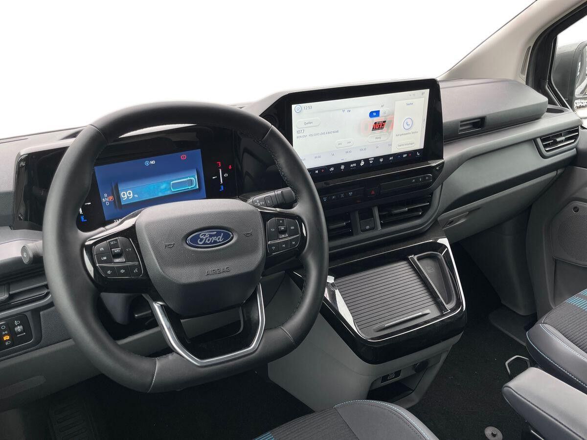 Ford Tourneo Sport BEV