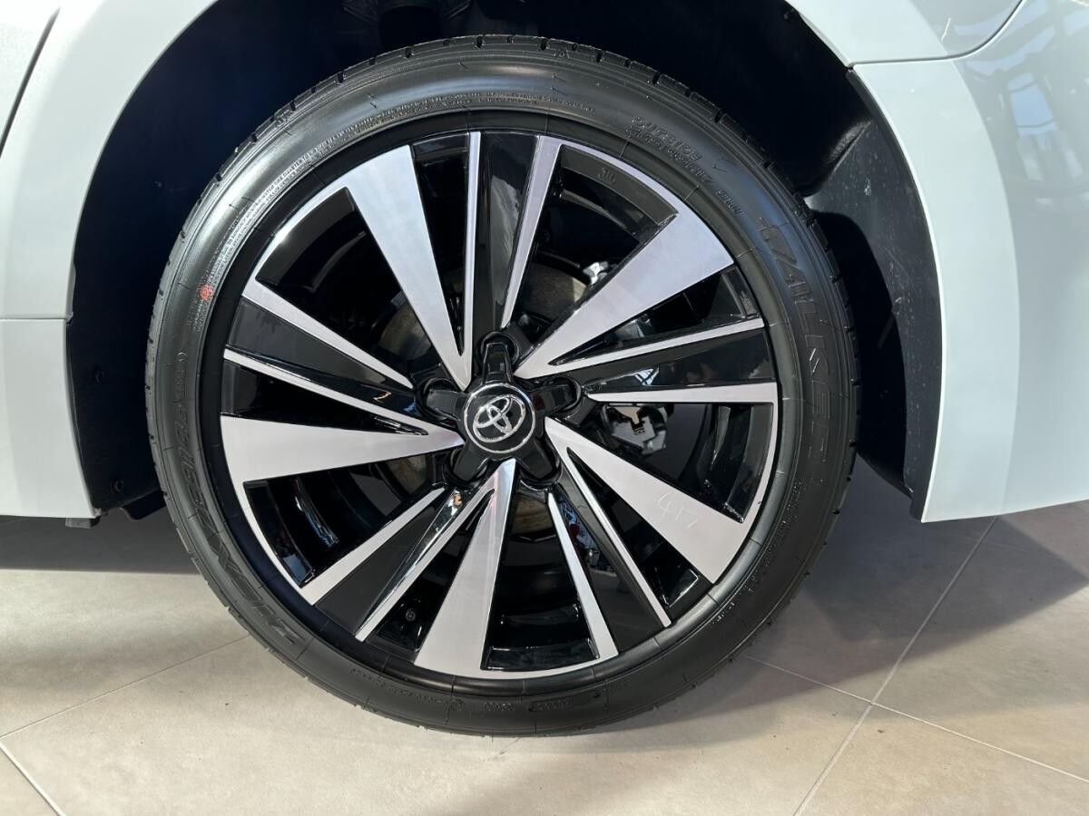 Toyota Corolla 1,8 l Hybrid TS, Teamplayer inkl. kostenlosem Fahrradträger