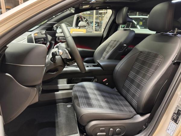Hyundai IONIQ 6 First Edition / Gravity Gold Matt