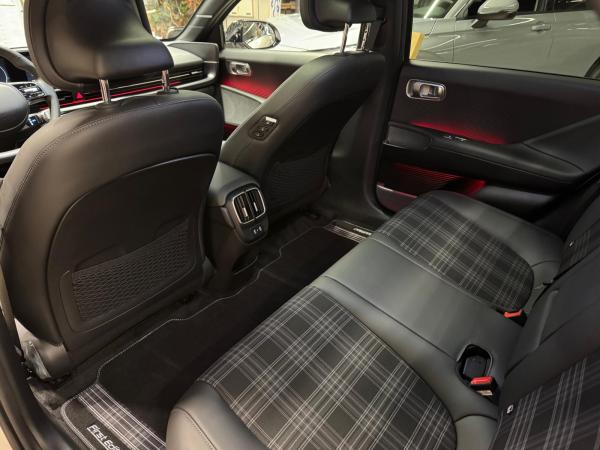 Hyundai IONIQ 6 First Edition / Gravity Gold Matt