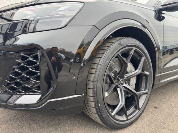 Audi RS Q8 SUV performance tiptr. Pano 23" HUD Keramik