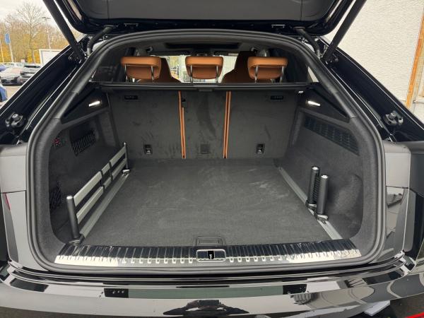 Audi RS Q8 SUV performance tiptr. Pano 23" HUD Keramik