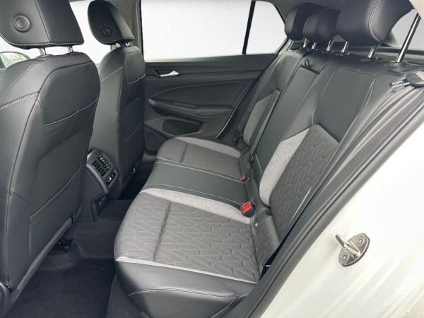 Volkswagen Golf ENERGY 1,5 l eTSI OPF 7-Gang-Doppelkupplungsgetriebe DSG