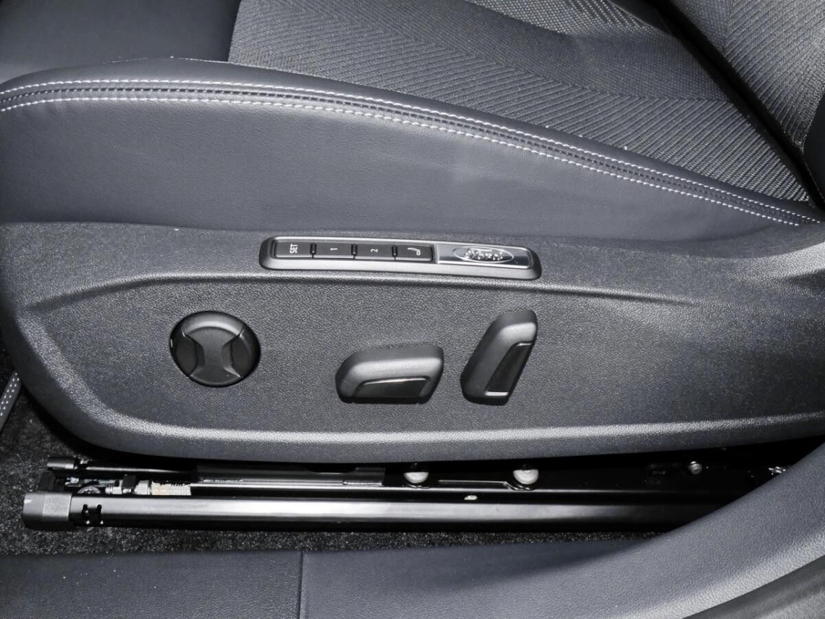 Ford Explorer ⚡Novemberdeals GRATIS WARTUNG⚡Privat und Gewerbe**77kWh Magnetic Grau**SOFORT