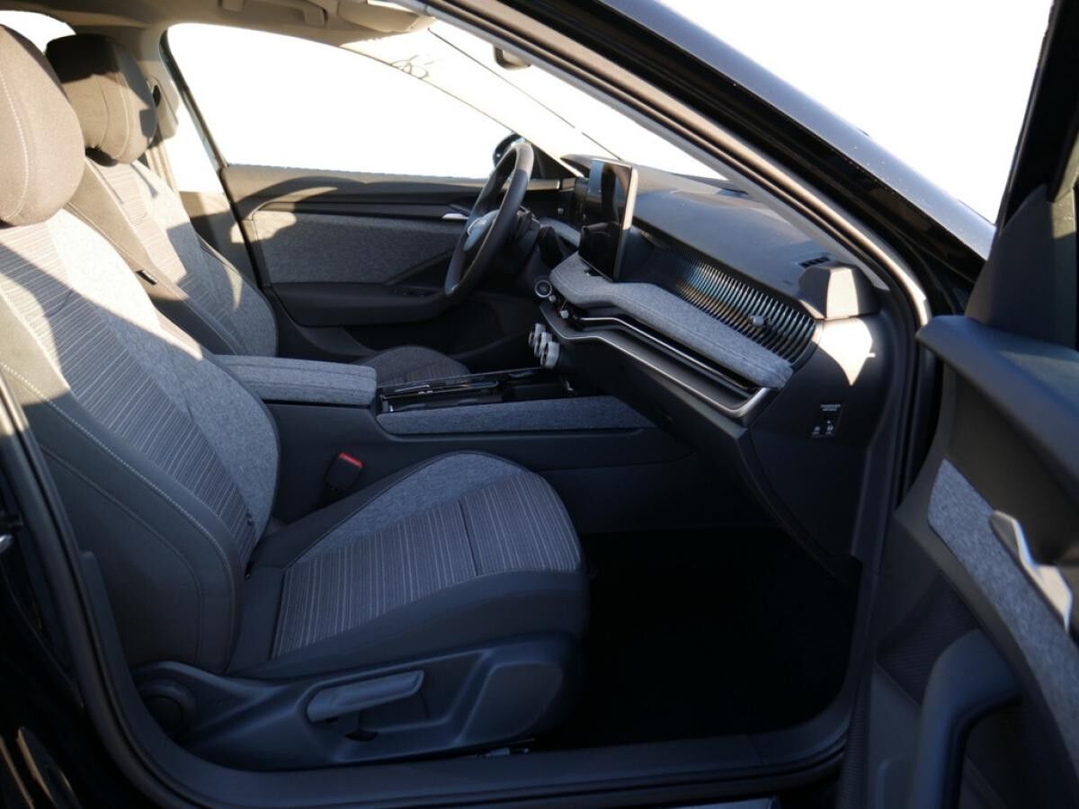 Skoda Superb Combi 2.0 TDI Selection NAVI AHK ACC LED *878*