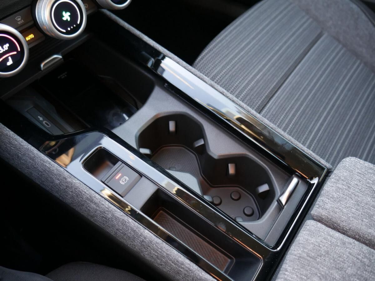 Skoda Superb Combi 2.0 TDI Selection NAVI AHK ACC LED *878*