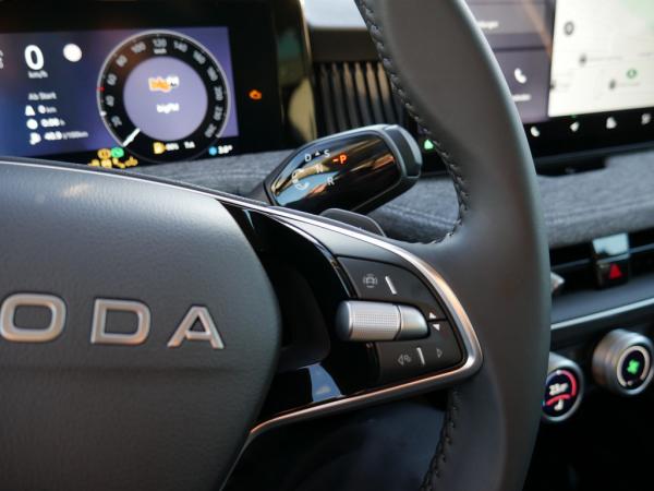 Skoda Superb Combi 2.0 TDI Selection NAVI AHK ACC LED *878*