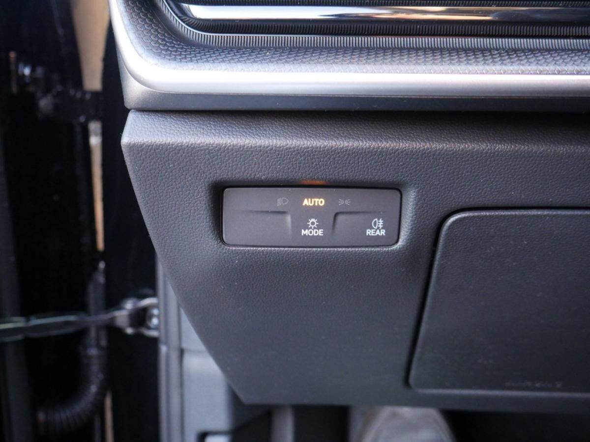 Skoda Superb Combi 2.0 TDI Selection NAVI AHK ACC LED *878*