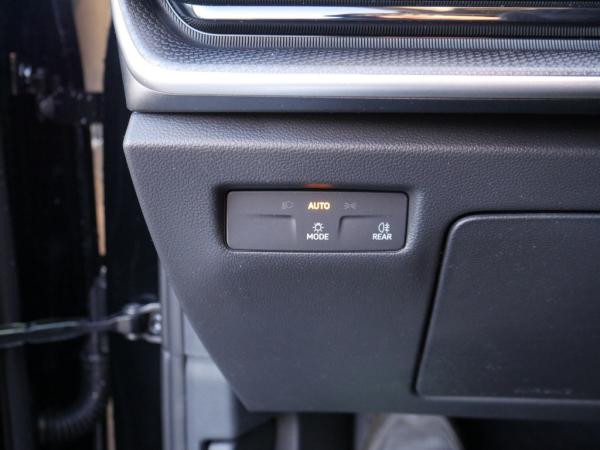 Skoda Superb Combi 2.0 TDI Selection NAVI AHK ACC LED *878*