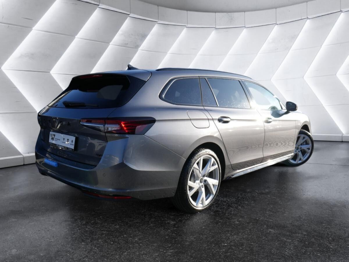 Skoda Superb Combi 2.0 TSI 4X4 Sportline HUD MATRIX-LED AHK *810*