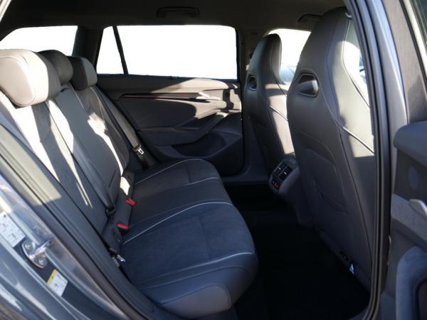 Skoda Superb Combi 2.0 TSI 4X4 Sportline HUD MATRIX-LED AHK *810*