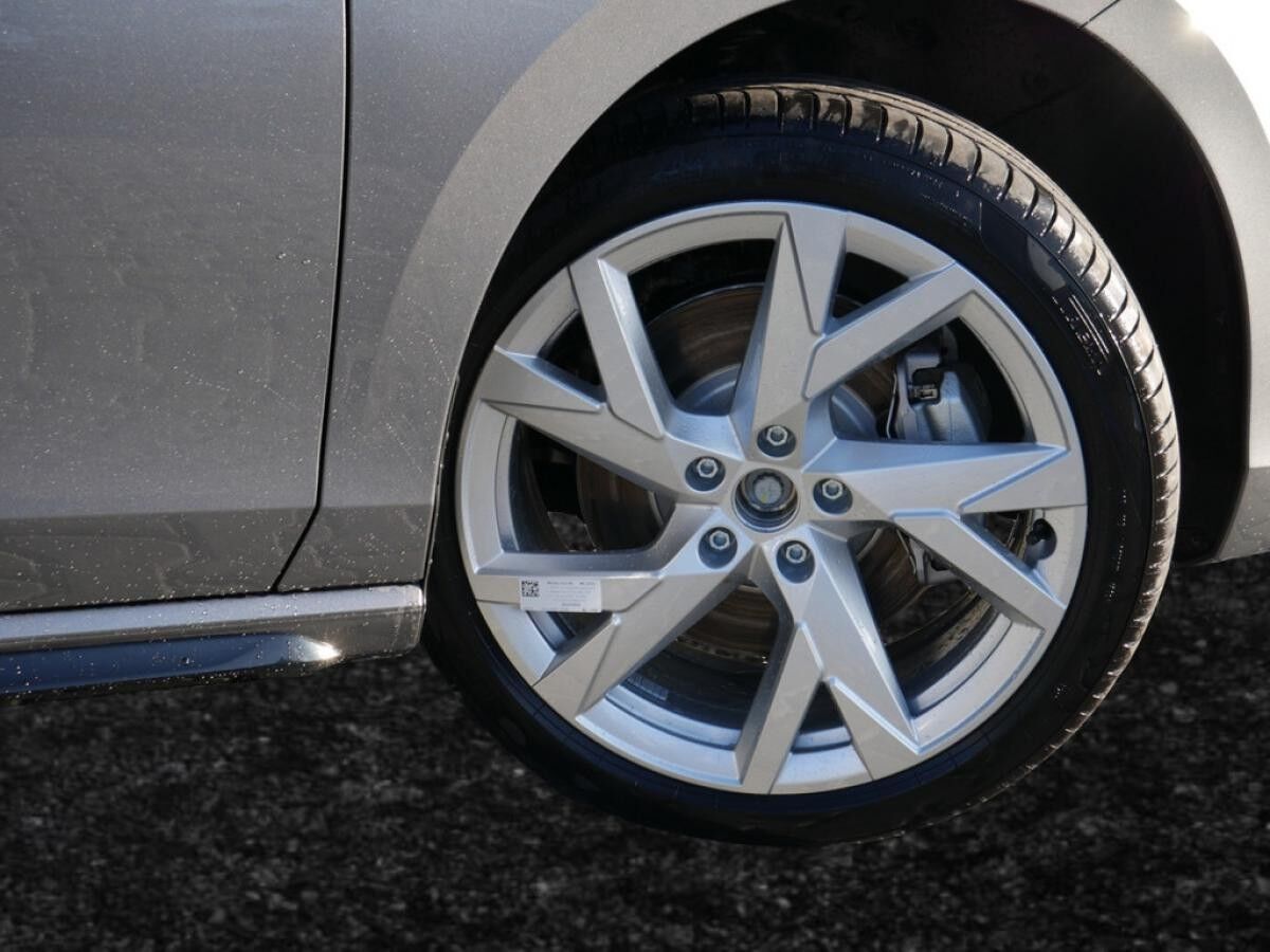 Skoda Superb Combi 2.0 TSI 4X4 Sportline HUD MATRIX-LED AHK *810*