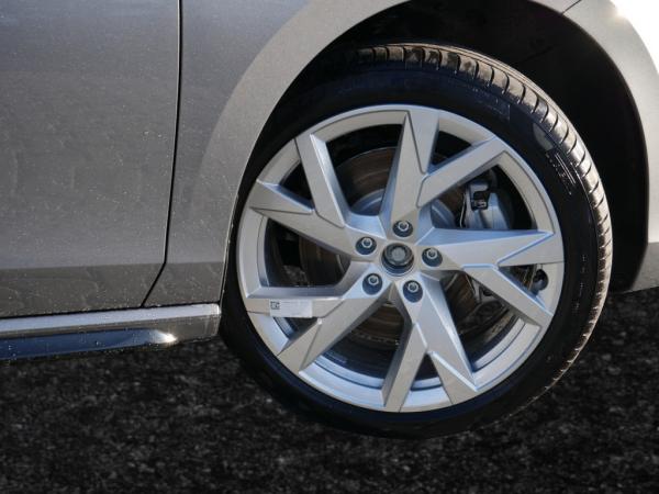 Skoda Superb Combi 2.0 TSI 4X4 Sportline HUD MATRIX-LED AHK *810*