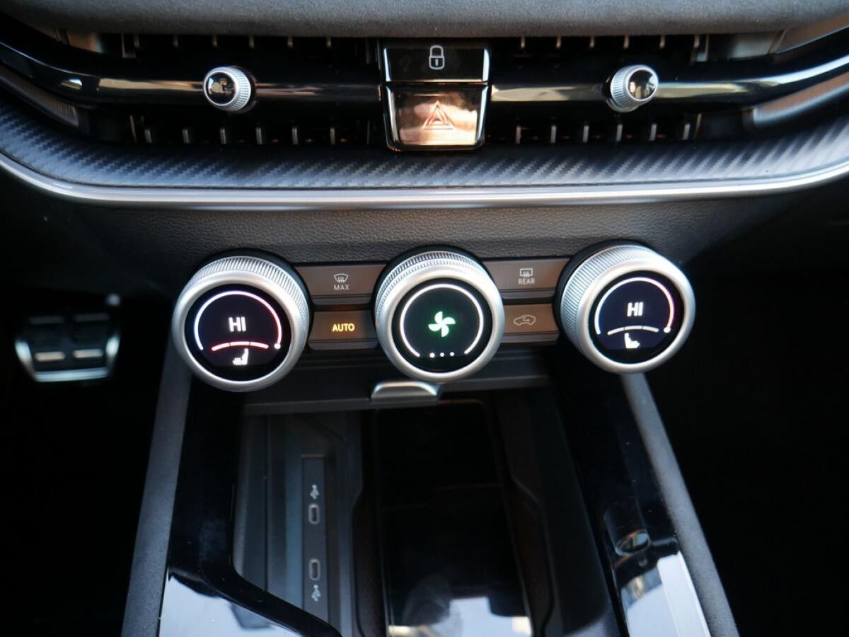 Skoda Superb Combi 2.0 TSI 4X4 Sportline HUD MATRIX-LED AHK *810*