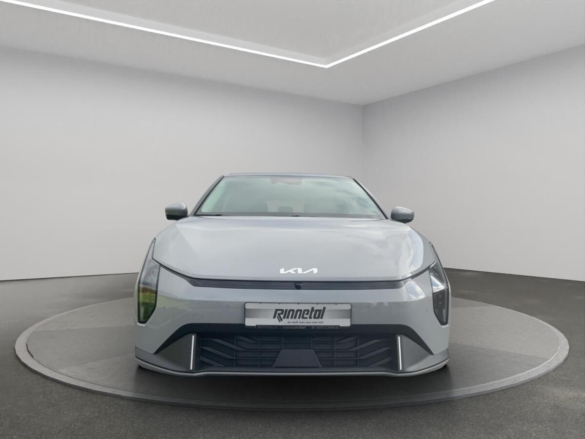 Kia EV4 81,4 kWh Earth KLIMA LED WÄRMEPUMPE ELEK HECKKLAPPE DRIVE WISE TECH PAK SITZHEIZUNG 360° KAM